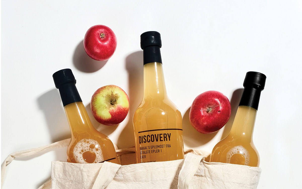 极简字母！苹果汁玻璃瓶包装设计！