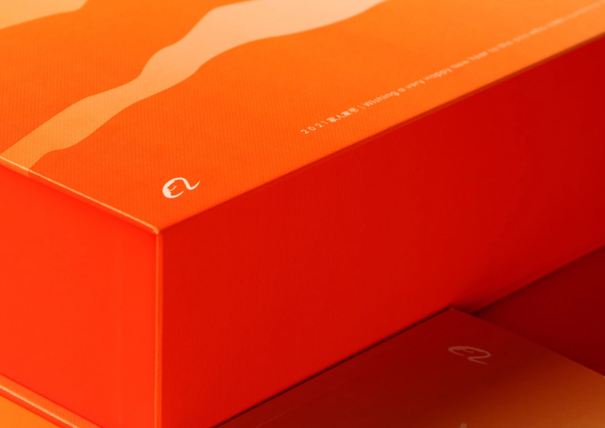 温暖橙色！纪念品礼盒包装设计