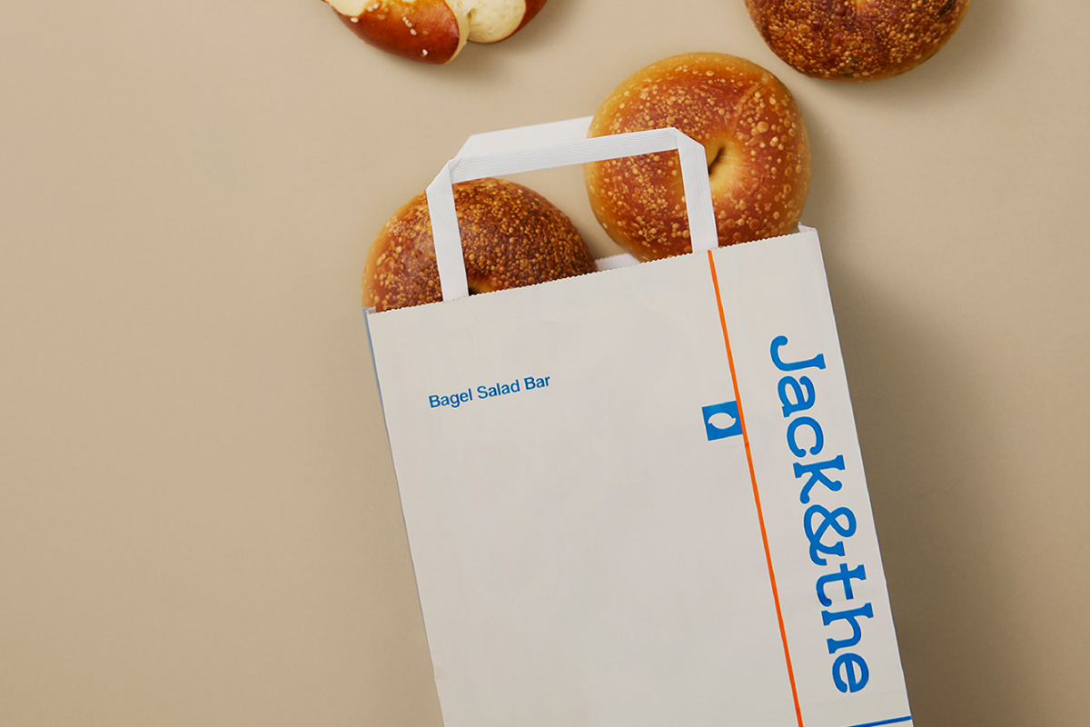 蓝橙对比！面包沙拉店品牌VI设计